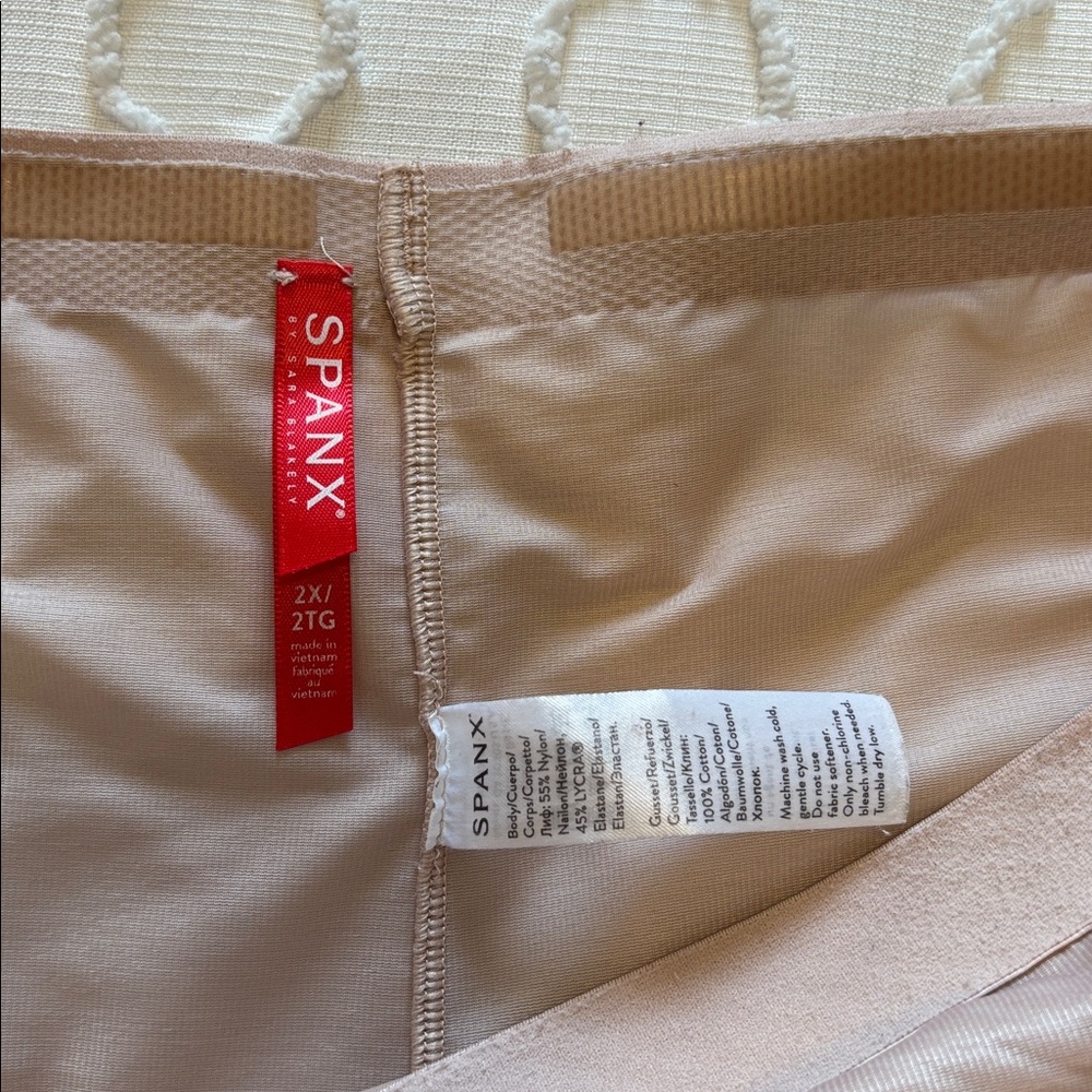 SPANXshape™‎ Invisible High-Waisted Mid-Thigh Short Champagne Beige size 2X - Picture 7 of 12
